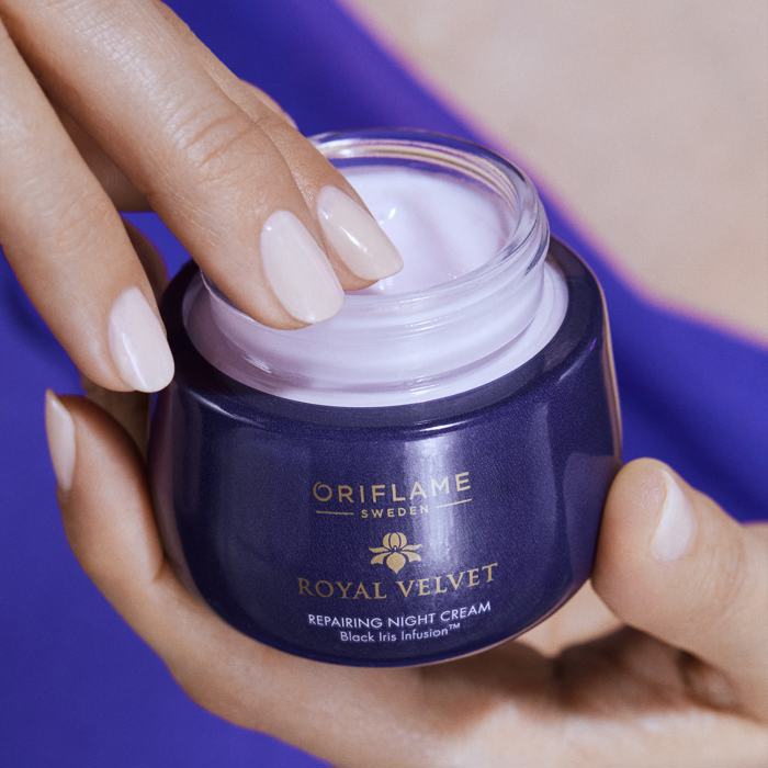 Oriflame Royal Velvet Repairing Night Cream with Black Iris infusion™